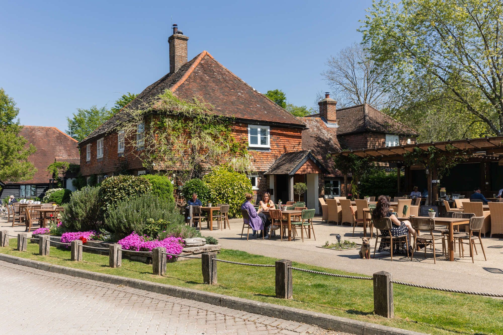 beautiful country pub with pretty beer garden